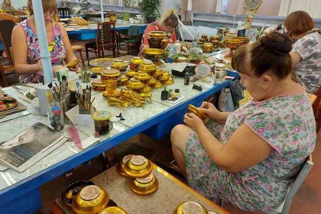 Из Нижнего Новгорода в Семенов: Экскурсия на фабрику Хохломской росписи