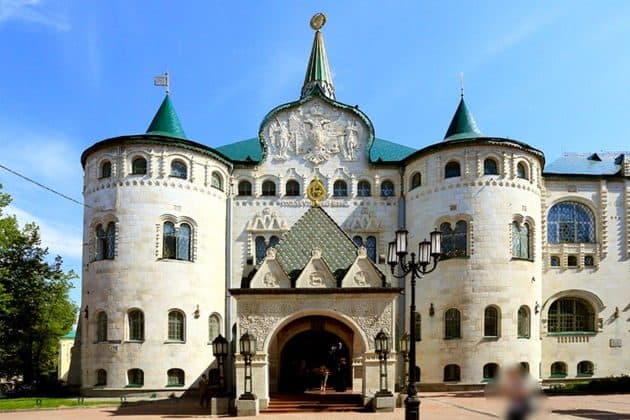 Квест «Живая история Большой Покровской»