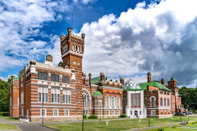 Шереметевский замок и озеро Светлояр