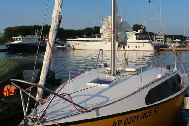 Два часа на яхте — с возможностью искупаться и порыбачить