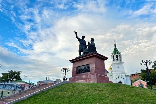 Променад по Рождественской и Кожевенной: тайны, легенды, судьбы